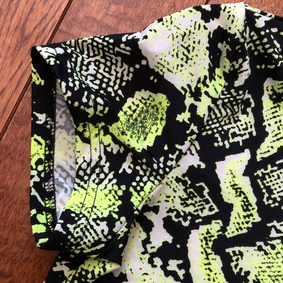 Neon snake zipper crop top - Picture 3 of 6